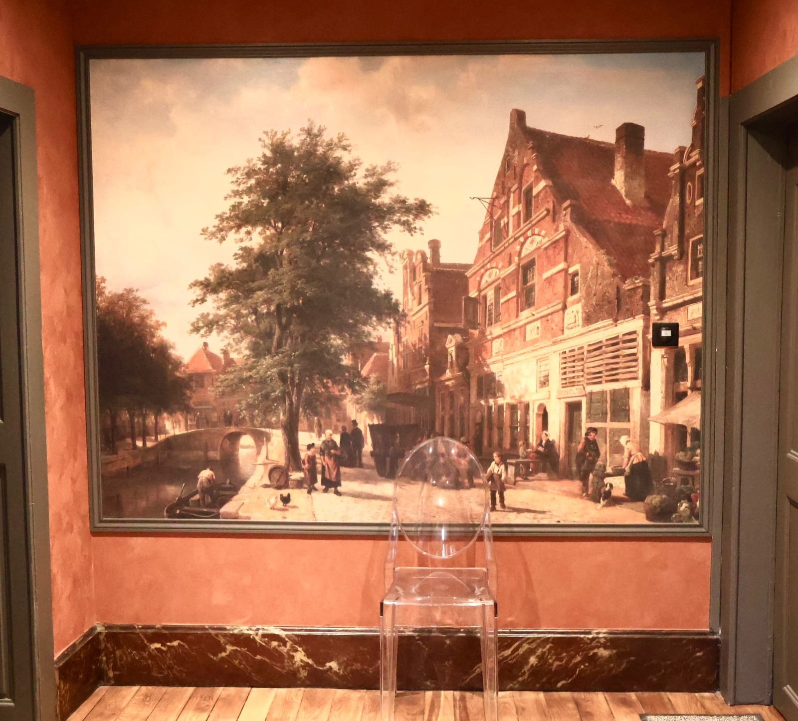 Grande toile de scène hollandaise dans le couloir de La Balsamine