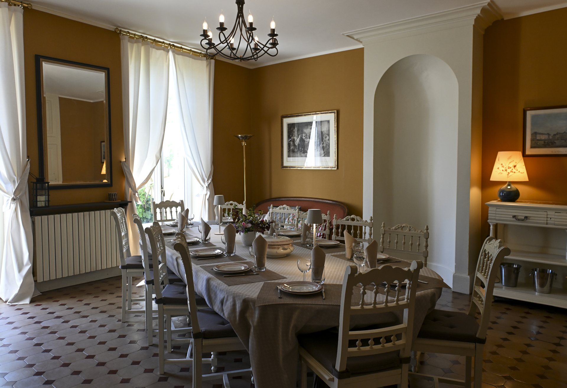 Table de douze couverts de la salle à manger de La Balsamine